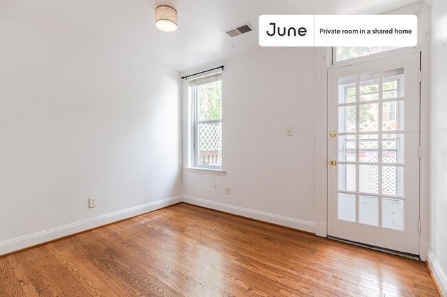 Building Photo - Room in Shared 3 bed/1 bath home