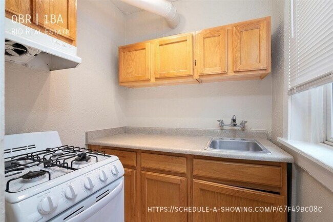 Building Photo - Cozy Studio Available in Cap Hill