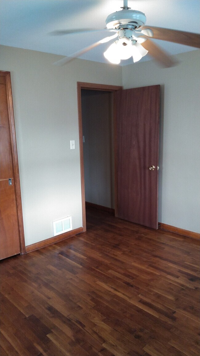 Foto del edificio - 725 N H St