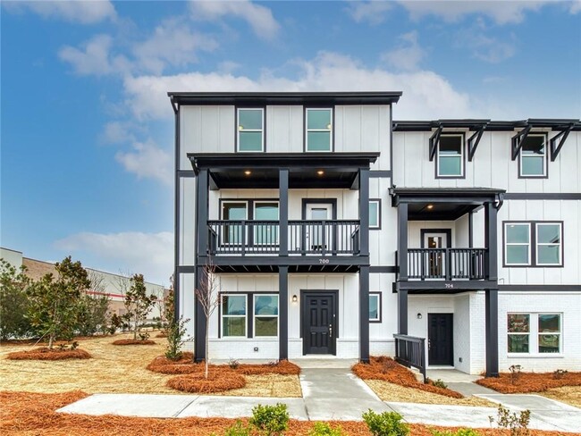 Building Photo - 700 Mulberry Cir