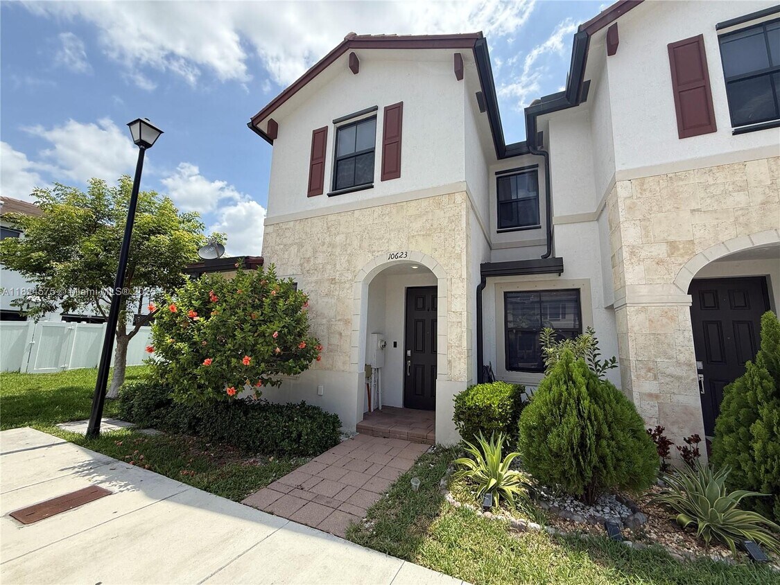 Primary Photo - 10623 West 33rd Ct