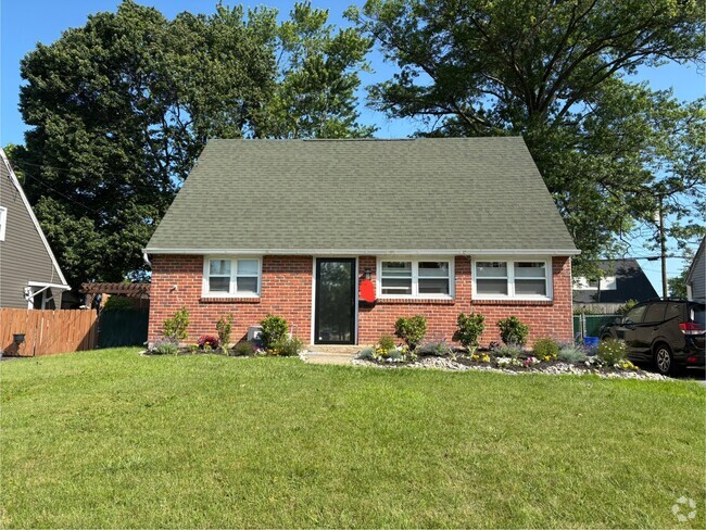 Building Photo - 2609 Armstrong Ave