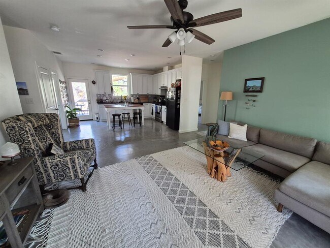 Foto del edificio - 107 Honopu Dr