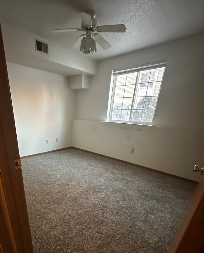 Foto del edificio - 404 Peterson St