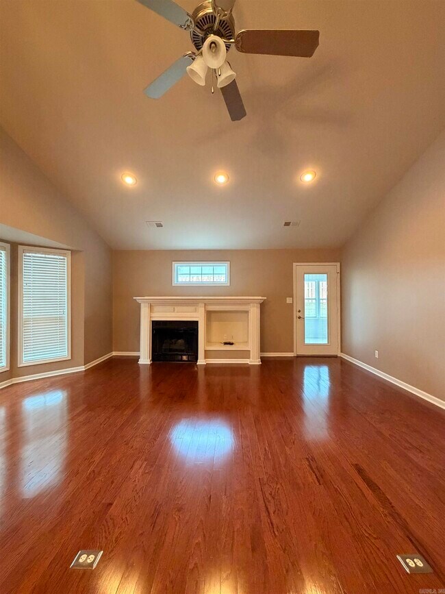 Building Photo - 31 Enclave Cir