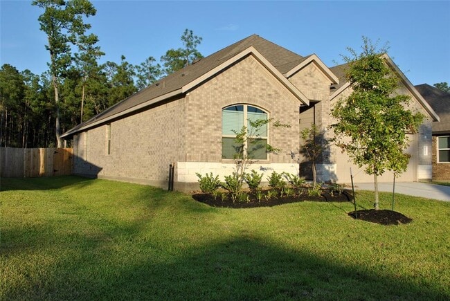 Building Photo - 14131 Lake Lodge Dr