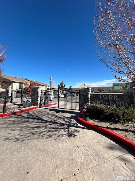 Foto del edificio - 2000 Silverada Blvd