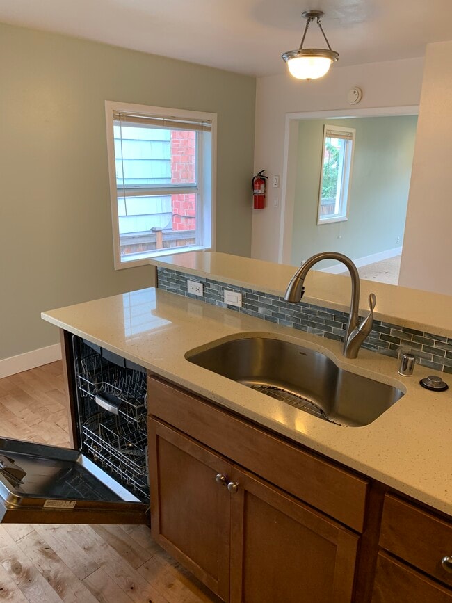 Kitchen with dishwasher - 5211 Fauntleroy Way SW
