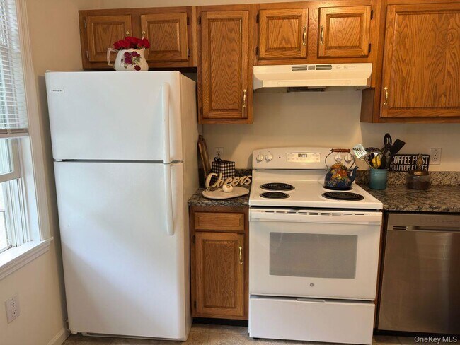 Building Photo - 1870 Baldwin Rd