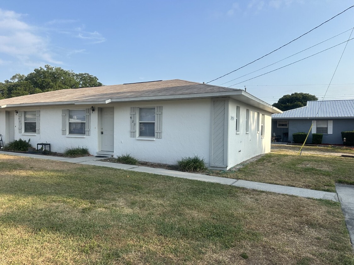 Primary Photo - North Lakeland Half Duplex