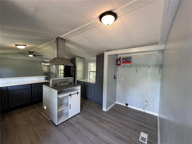 Building Photo - 5120 S Barker Point
