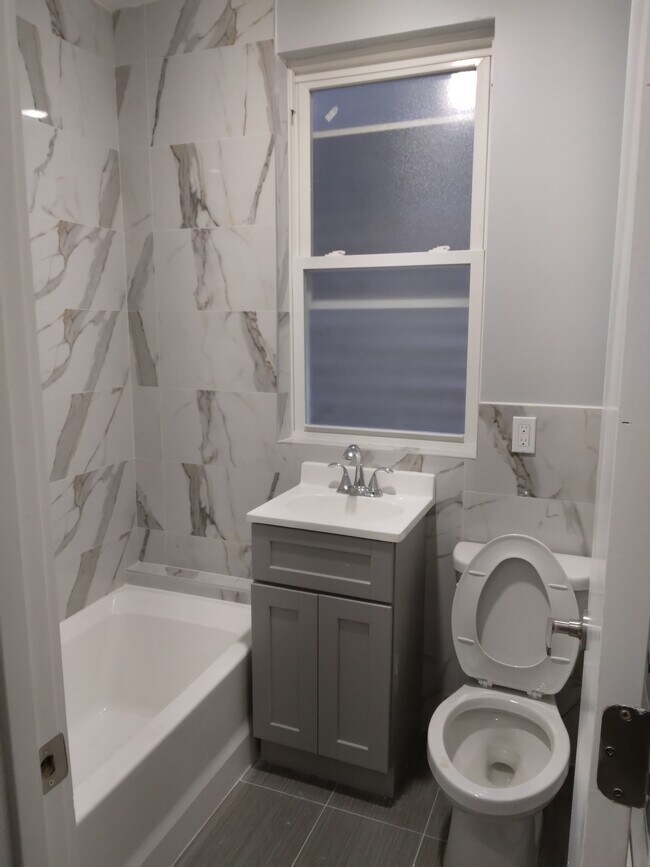 Building Photo - 89 Ash St