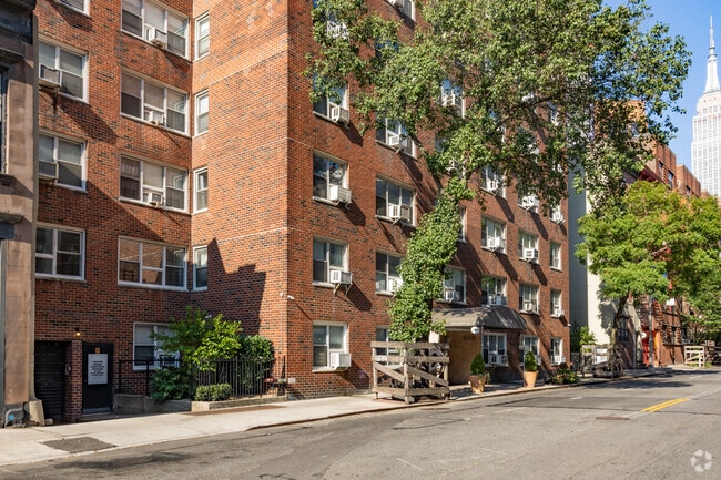 Building Photo - 240 E 35th St