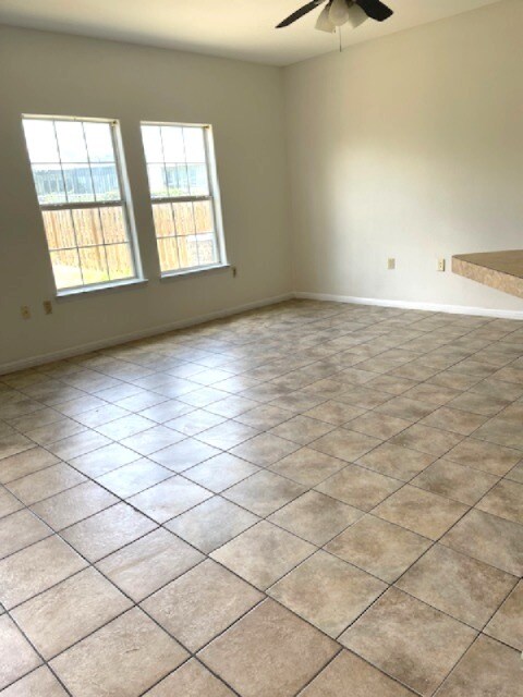 Foto del edificio - 7508 Lazy Creek Dr
