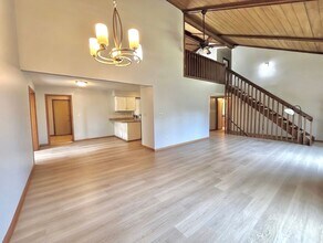 Building Photo - 6864 Hallmark Dr