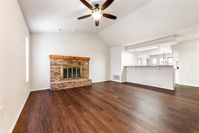 Foto del edificio - Spacious 2/2 duplex in a great location