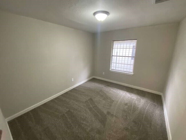 Foto del edificio - 5322 Dewberry St