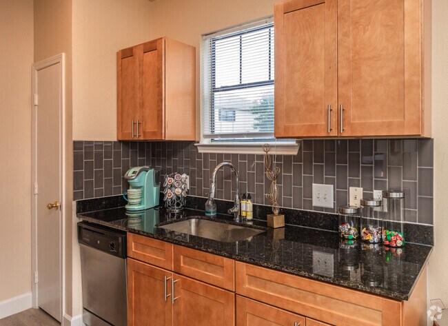 2HAB, 2BA - 760SF Cocina - The Edge