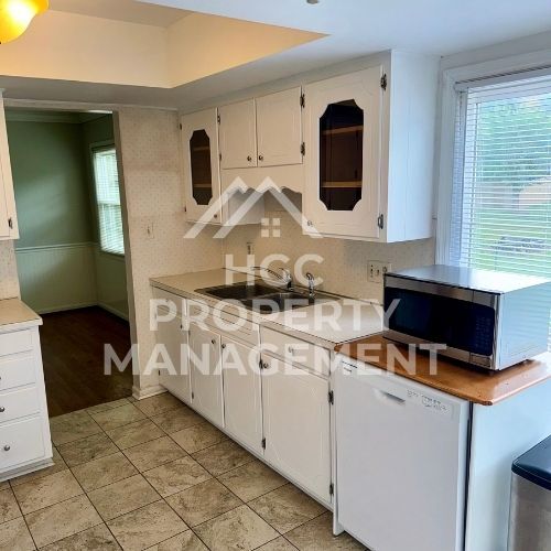 Building Photo - 209 Fairway Dr