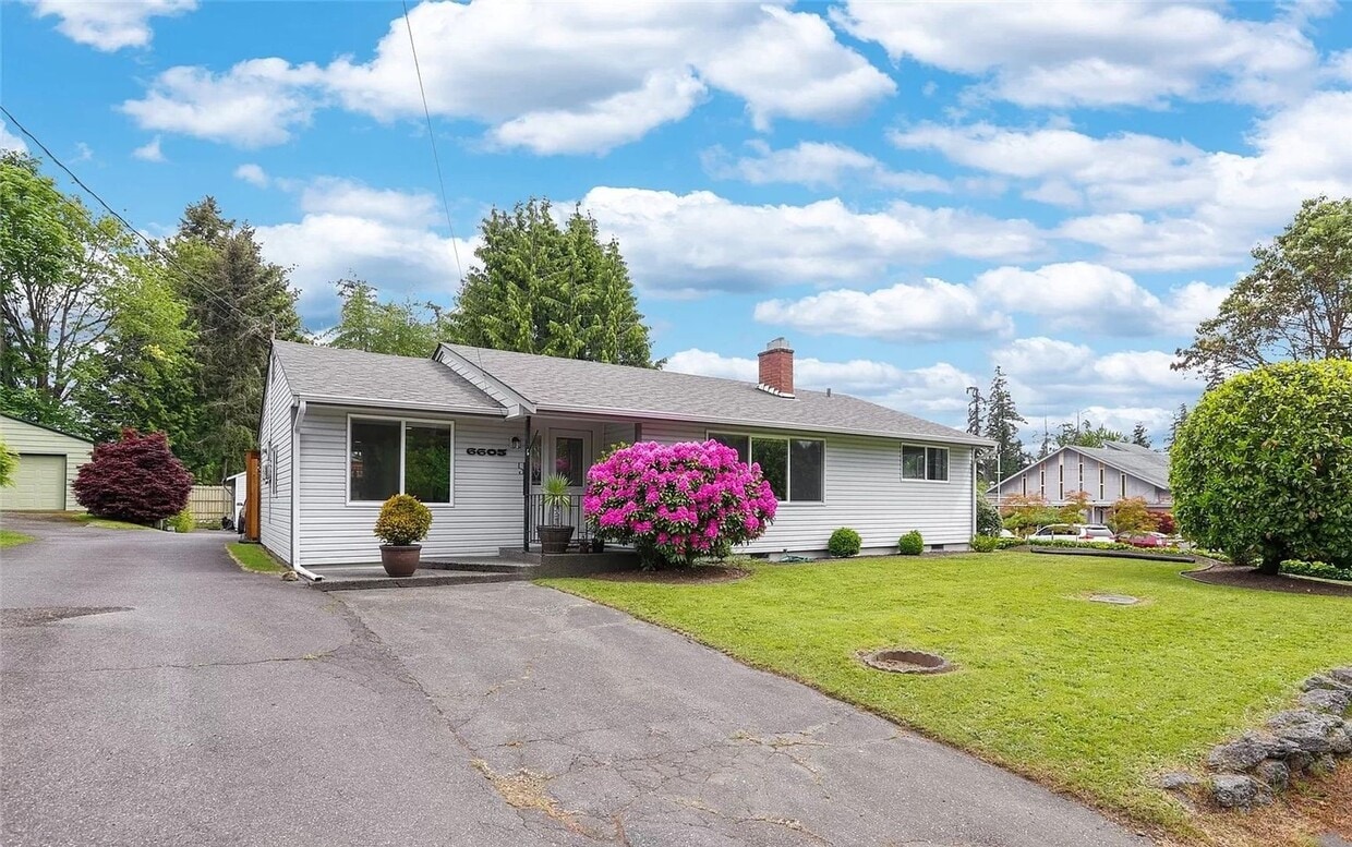 Primary Photo - LOW RENT!Beautiful 4Bed2Bath House!PRIME h...