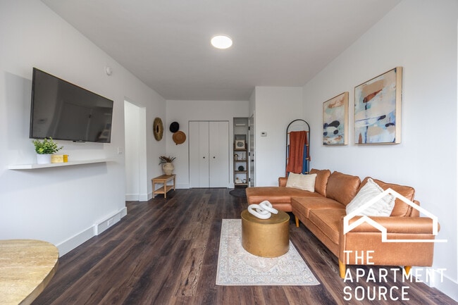 Building Photo - 1555 W Hollywood Ave