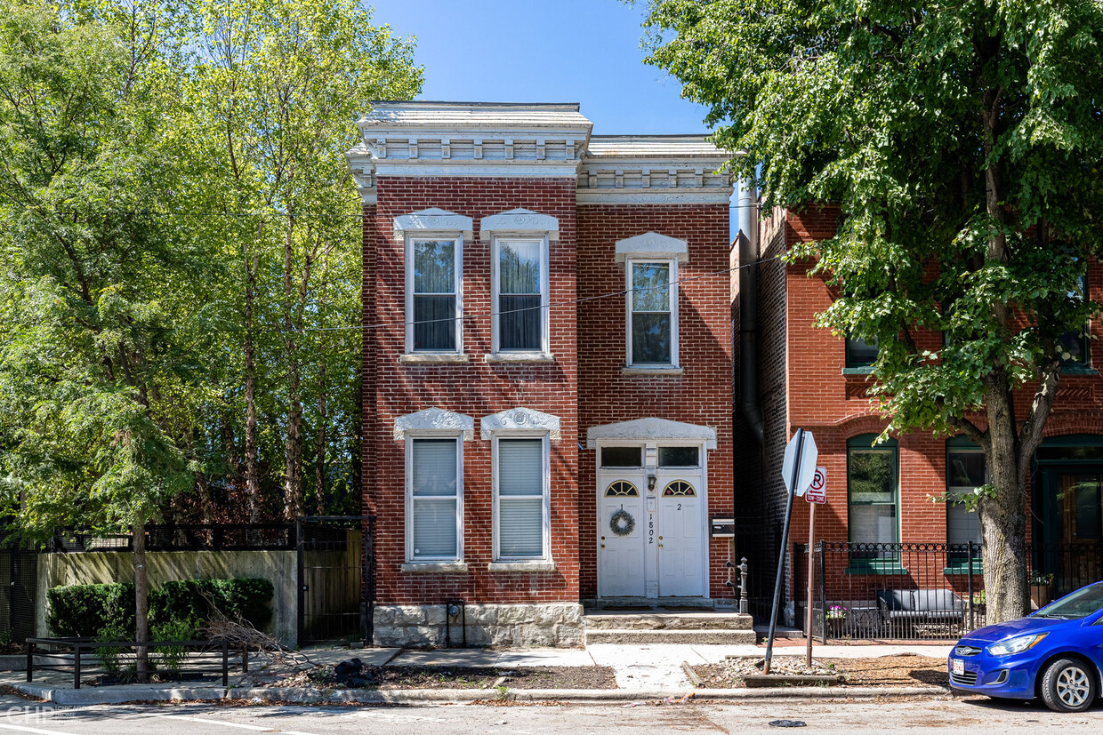 Foto principal - 1802 N Wilmot Ave