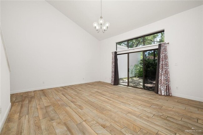 Building Photo - 113 W Tearose Ave