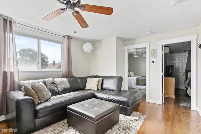 Foto del edificio - 2 br, 1 bath  - 270 E St