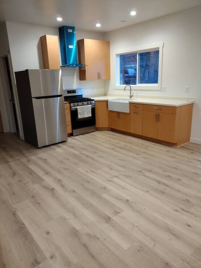 Building Photo - 808 Talent Ave
