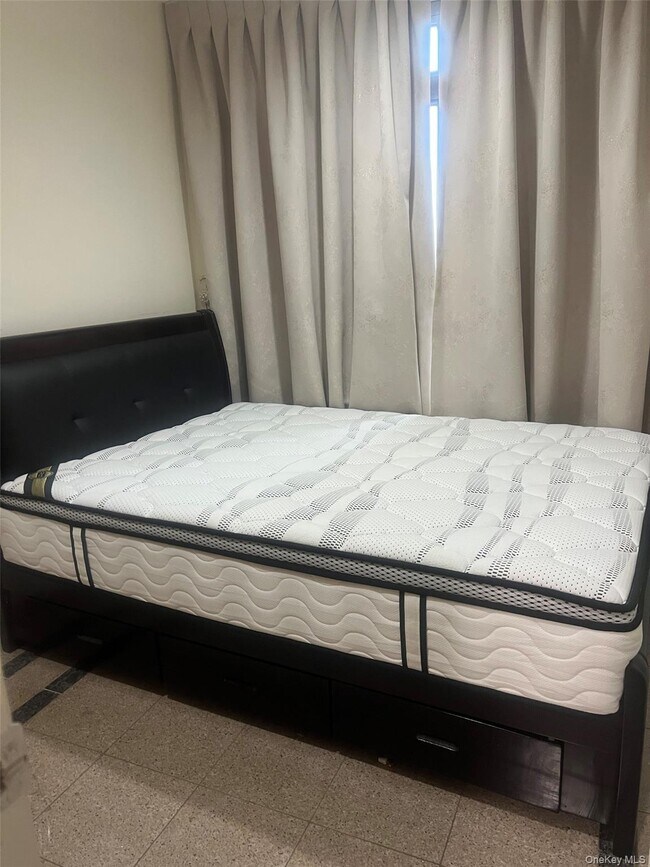 Foto del edificio - 35-21 Farrington St