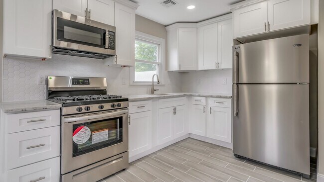 Foto del edificio - 327 Brookfield Pl