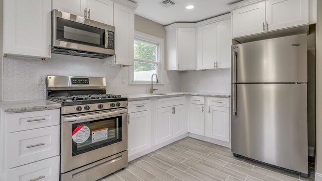 Building Photo - 327 Brookfield Pl
