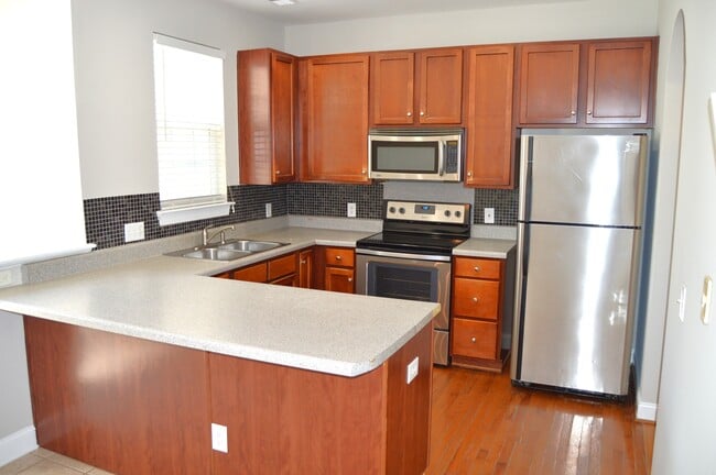 Foto del edificio - 21330 Pine St