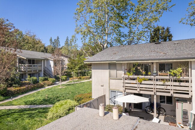 Building Photo - 23732 Hillhurst Dr