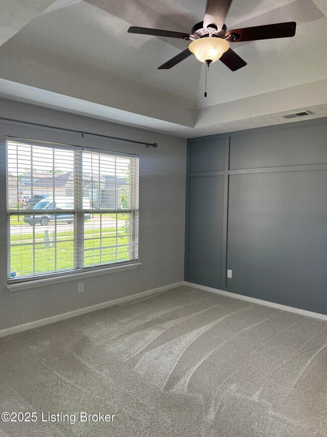 Foto del edificio - 220 Meadowcrest Dr
