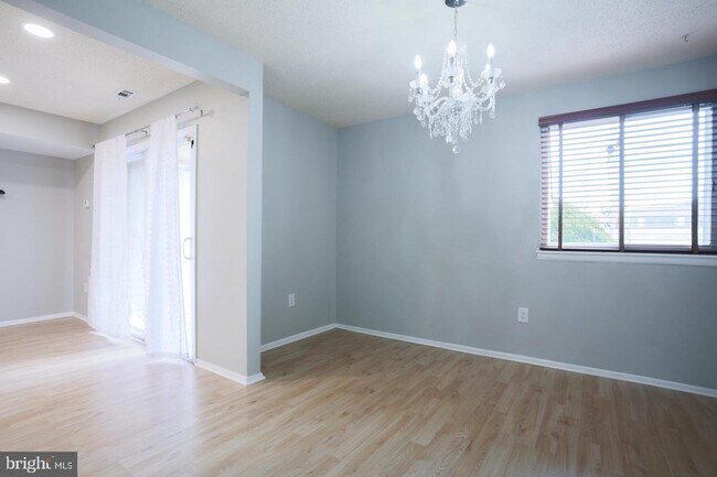 Building Photo - 7293 Coachlight Ct