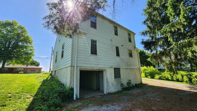Building Photo - 7771 Cheviot Ave
