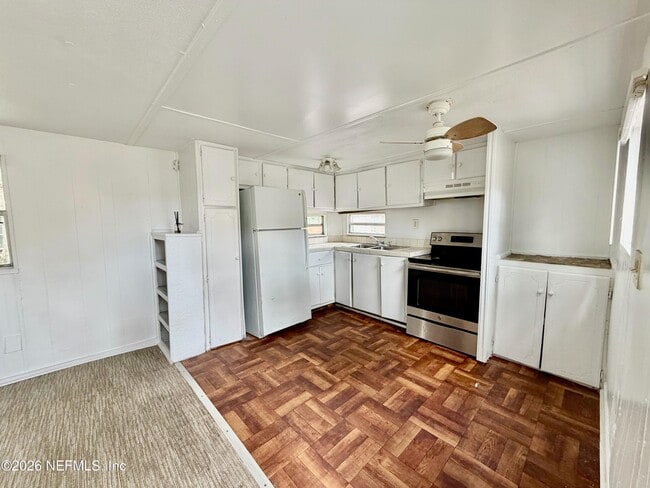 Building Photo - 5355 New Kings Rd
