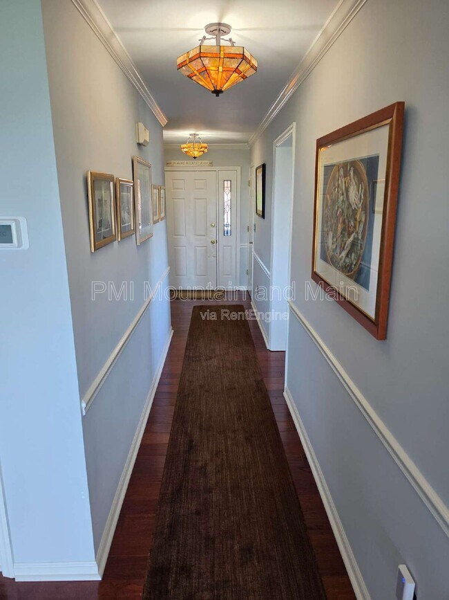 Building Photo - 1403 Fleetwood Plaza
