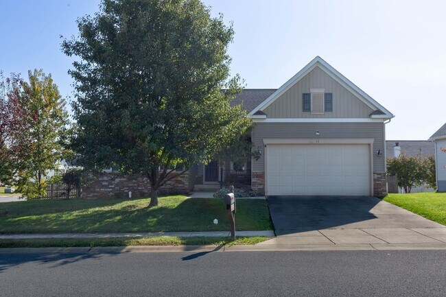 Foto del edificio - 4 bed, 3 bath Single Family Home in Charle...