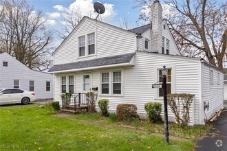 Building Photo - 286 E 238th St