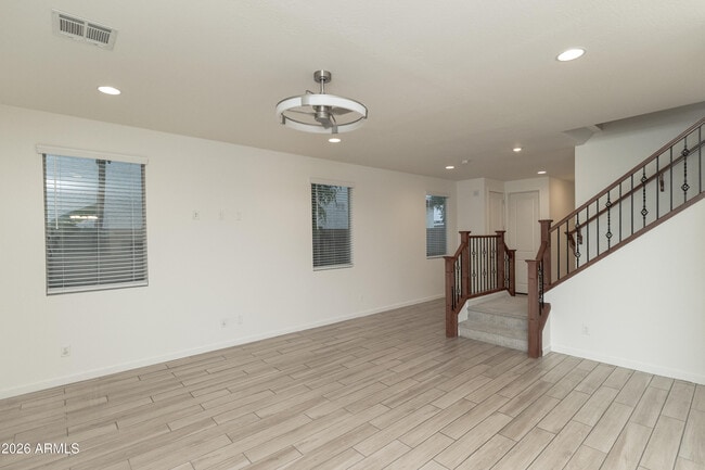 Building Photo - 6018 W Hartford Ct