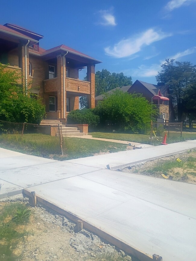 Building Photo - 3224 Monterey St