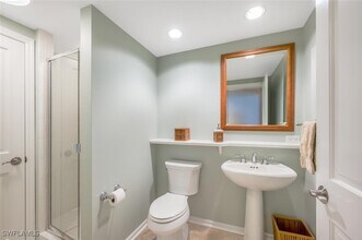 Building Photo - 8231 Bay Colony Dr
