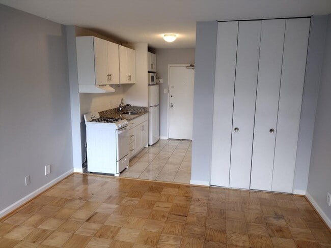 Building Photo - 5500 Friendship Blvd