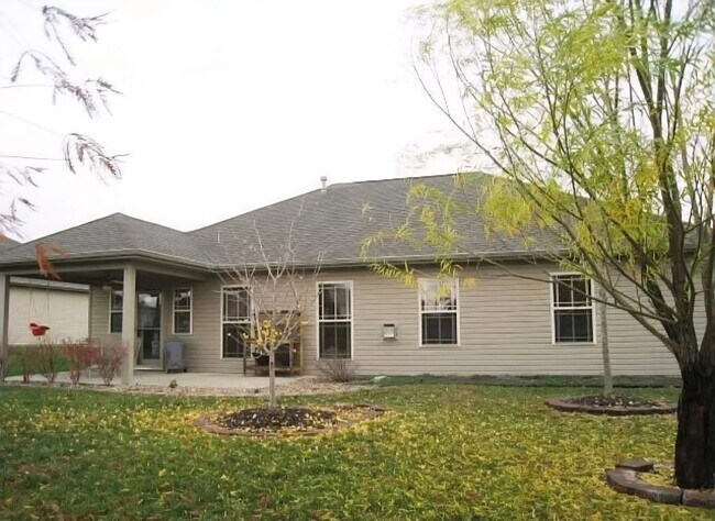 Building Photo - 3 bedroom, 2 bathroom home