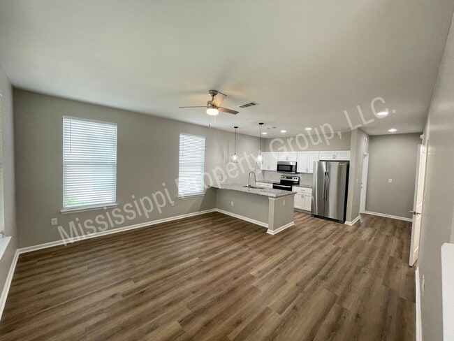 Building Photo - 517 Olive Branch Way