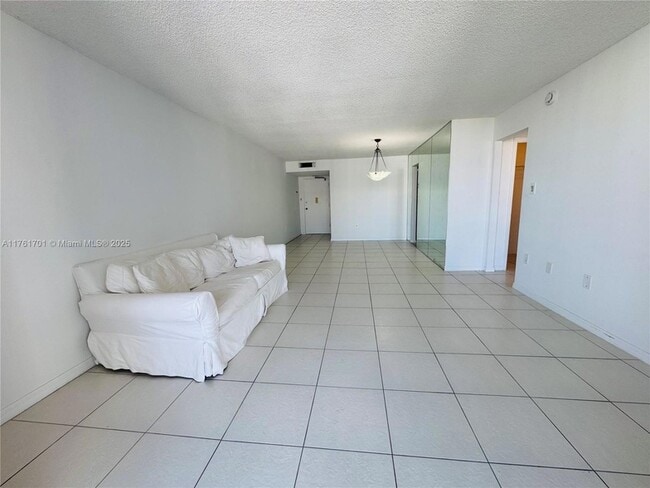 Building Photo - 18071 Biscayne Blvd