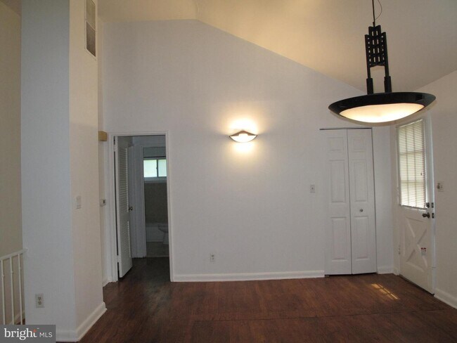 Building Photo - 6904 Southridge Dr