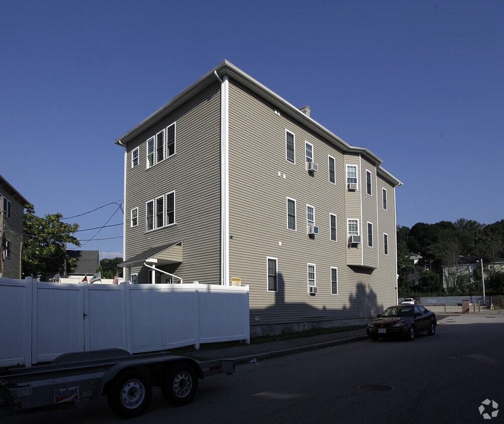 Building Photo - 233 Canterbury St